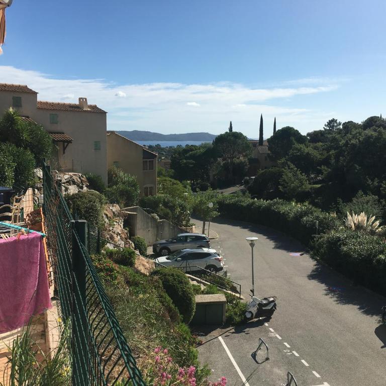 CAVALAIRE vue MER au loin MAISONNETTE TOUT ÉQUIPÉE POUR 4 PERSONNES AVEC PISCINE CLIM WIFI VÉLOS TV BARBECUES - Appartement - Vue sur Mer - 38