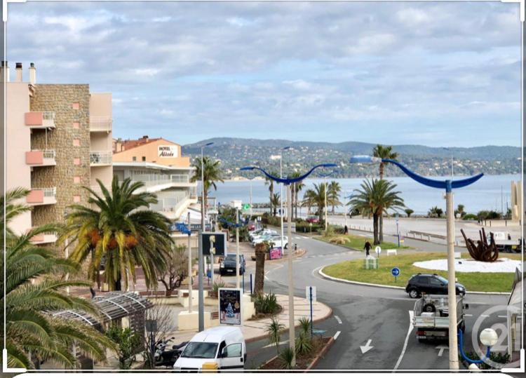 CAVALAIRE vue MER au loin MAISONNETTE TOUT ÉQUIPÉE POUR 4 PERSONNES AVEC PISCINE CLIM WIFI VÉLOS TV BARBECUES - Appartement - Vue sur Mer - 68
