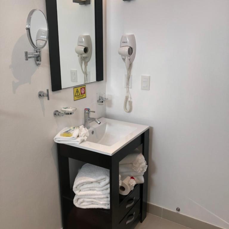 Suites Malecon Cancun - Economy Double Room - 9