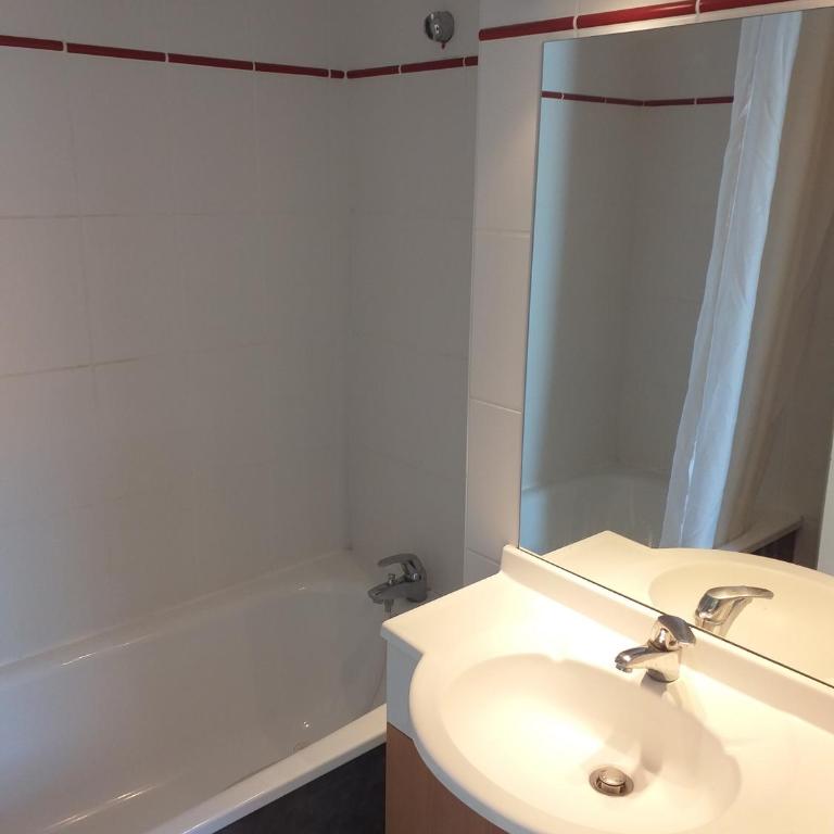 Appartement F2 au domaine des 100 lacs - piscine - sauna - hammam - Appartement avec Balcon - 5
