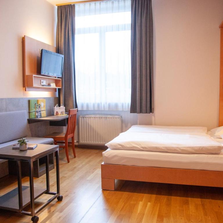JUFA Hotel Kaprun - inklusive Sommerkarte Zell am See & Kaprun - Dreibettzimmer - 1