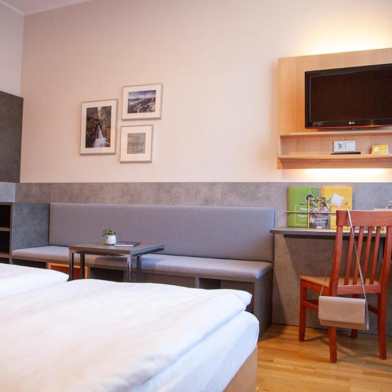 JUFA Hotel Kaprun - inklusive Sommerkarte Zell am See & Kaprun - Vierbettzimmer - 1