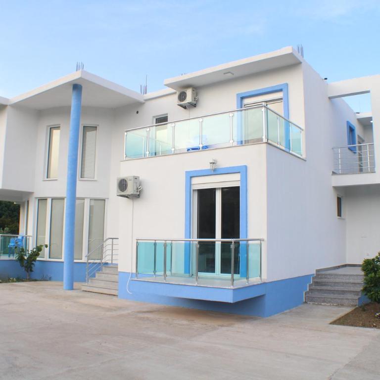 Gjinaj Apartments - Triple Room with Bathroom - 2