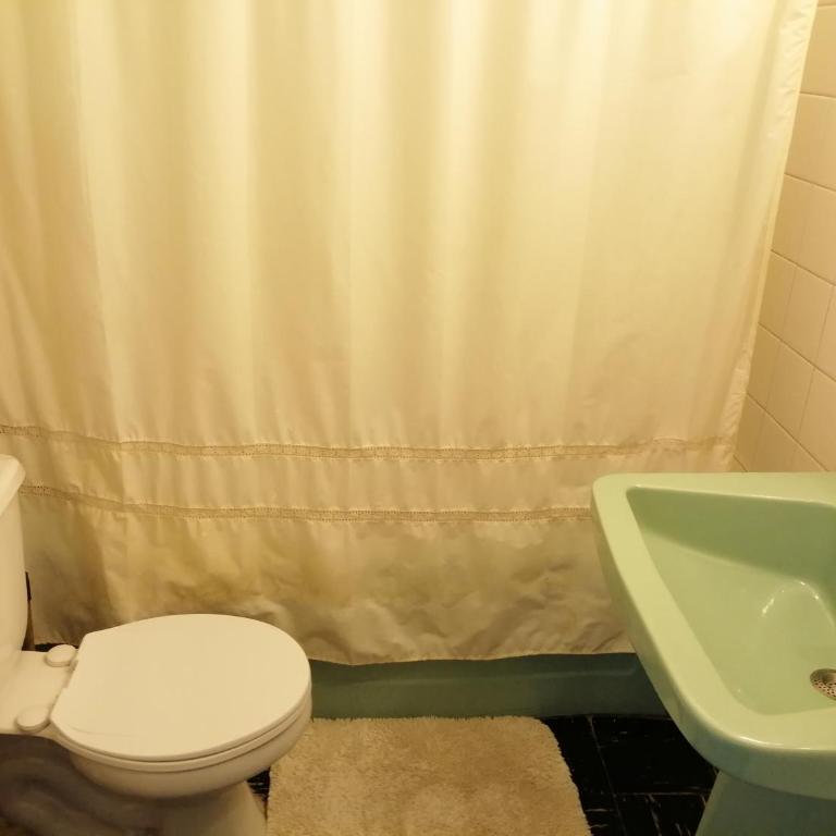 Hospedaje Mancora - Habitación Doble con baño compartido - 1 o 2 camas - 1