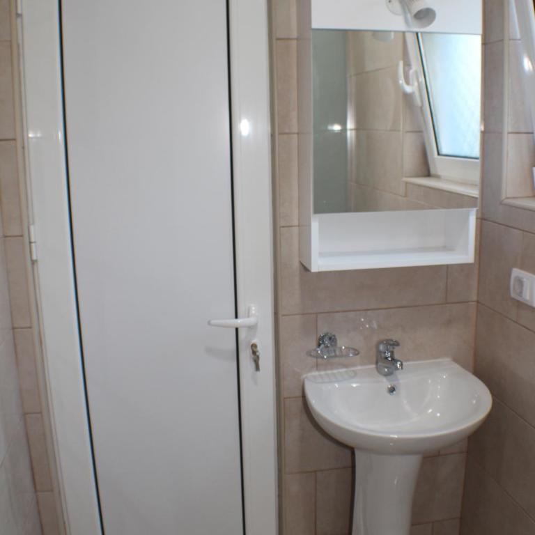 Gjinaj Apartments - Apartment - 5