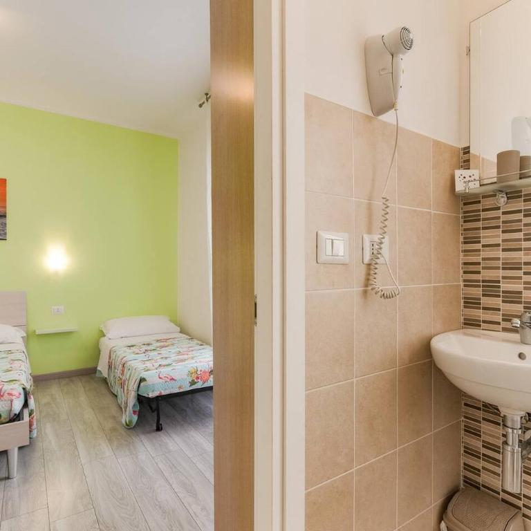 Leolù Guesthouse Alghero - Camera Tripla con Bagno Privato - 4