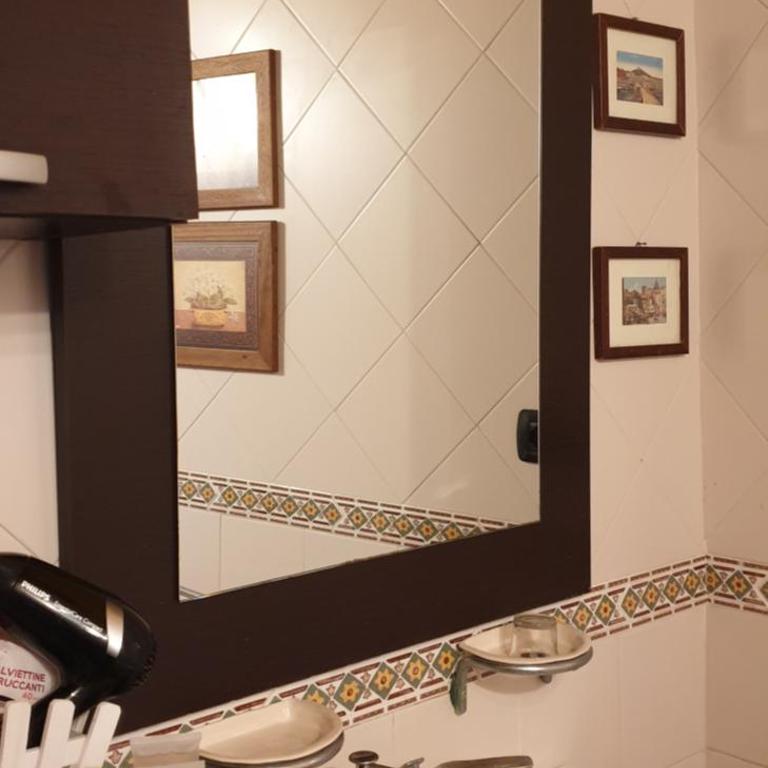 A Casa di Mamma - Camera Tripla con Bagno Privato Esterno - 11