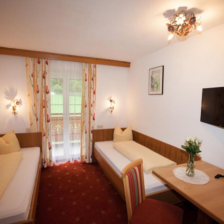 Alpenhotel Erika - Doppel-/Zweibettzimmer mit Balkon - 1