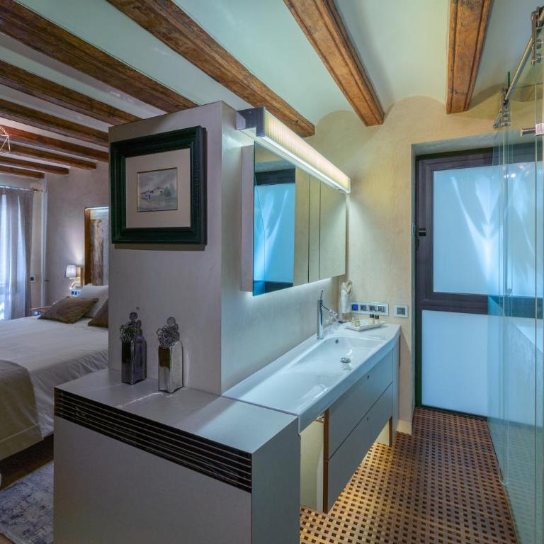 El Palacio de Argensola by Alogest - Two-Bedroom Apartment - 10