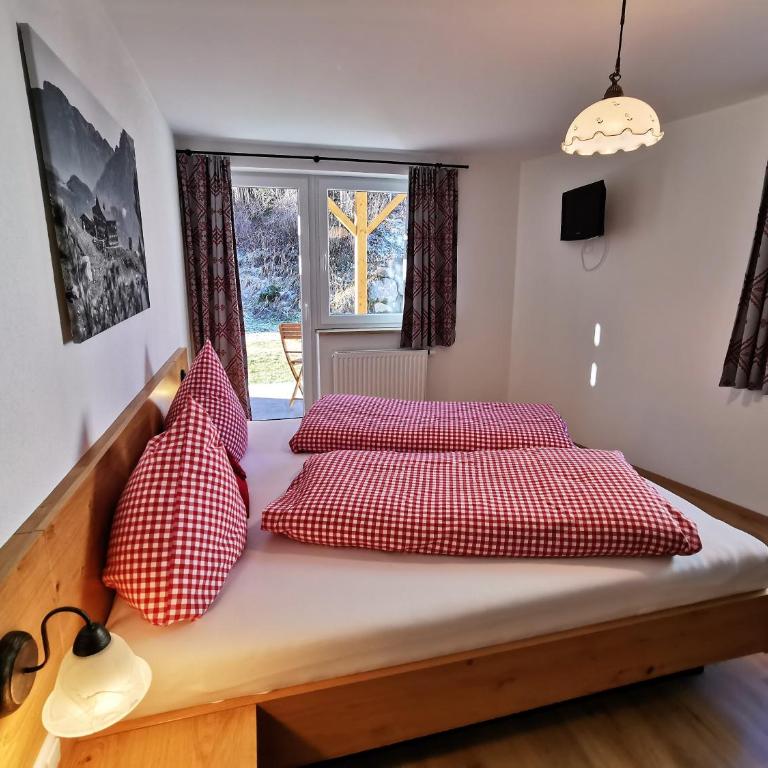 Pension Haus in der Sonne - Familienzimmer mit Gartenblick - 7