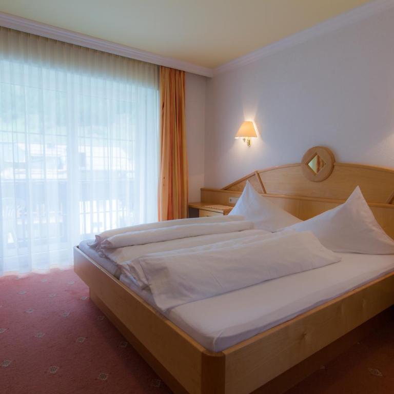 Hotel Garni Martina - Doppelzimmer mit Balkon - 5