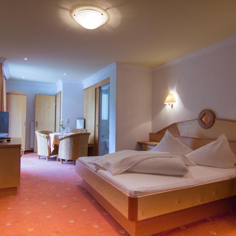 Hotel Garni Martina - Doppelzimmer mit Balkon - 8