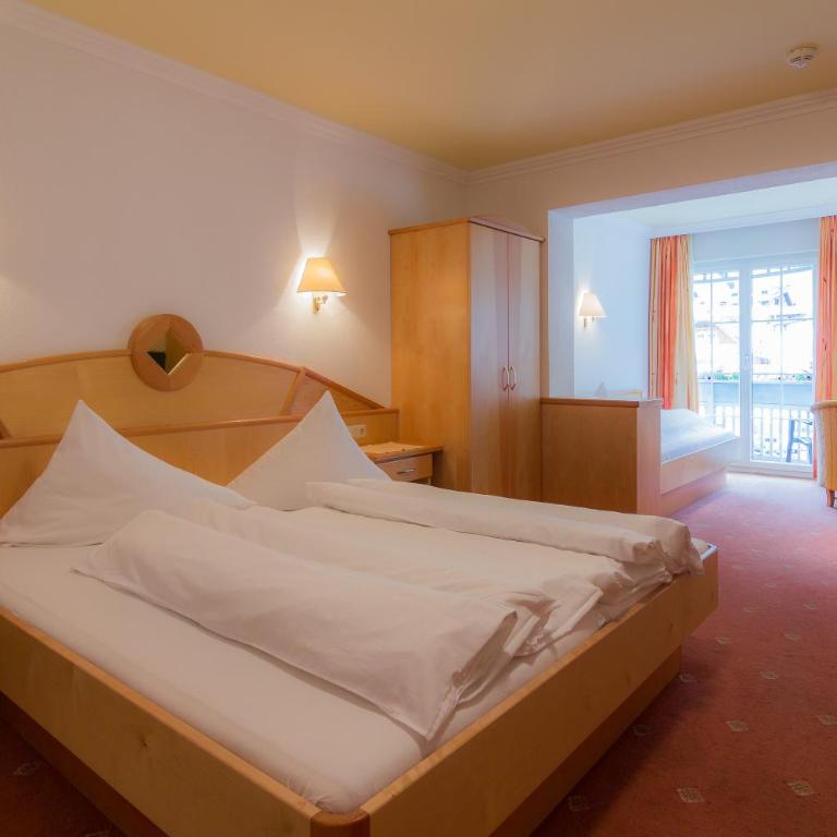 Hotel Garni Martina - Dreibettzimmer mit Balkon - 1