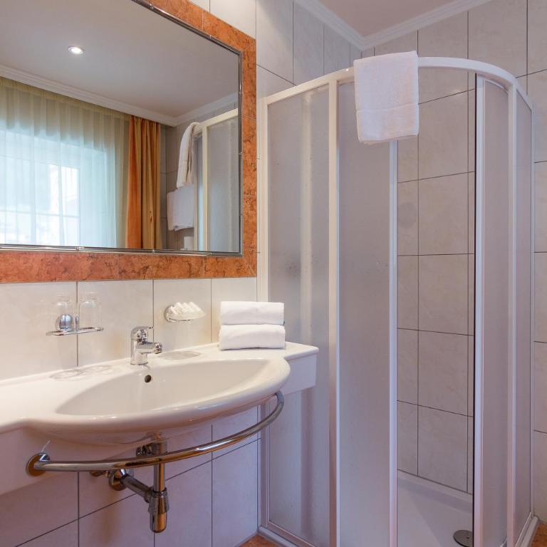 Hotel Garni Martina - Doppelzimmer mit Balkon - 4