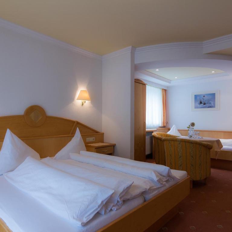 Hotel Garni Martina - Dreibettzimmer mit Balkon - 6