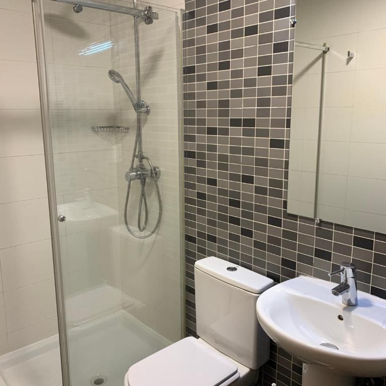 Hostal Falfes - Double or Twin Room with Private Bathroom - 4