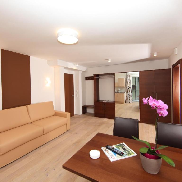 Die Dorfvilla - Includes Tauern Spa Kaprun Wellness Access 13 km away - One-Bedroom Apartment without Spa Access - 3