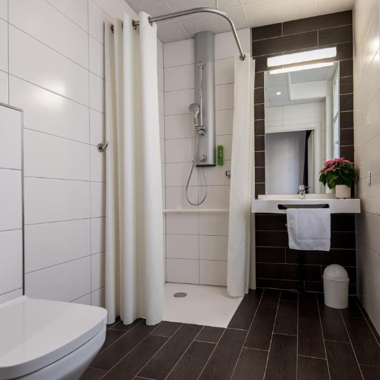Ciarus - Chambre Triple - Accessible aux Personnes à Mobilité Réduite - 3