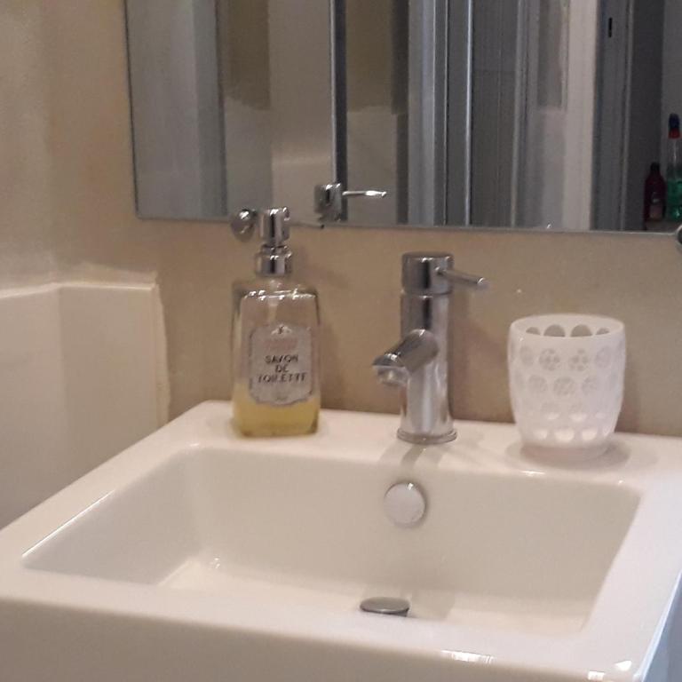 2 Be Home Colosseo - Double Room with Shared Bathroom - 7