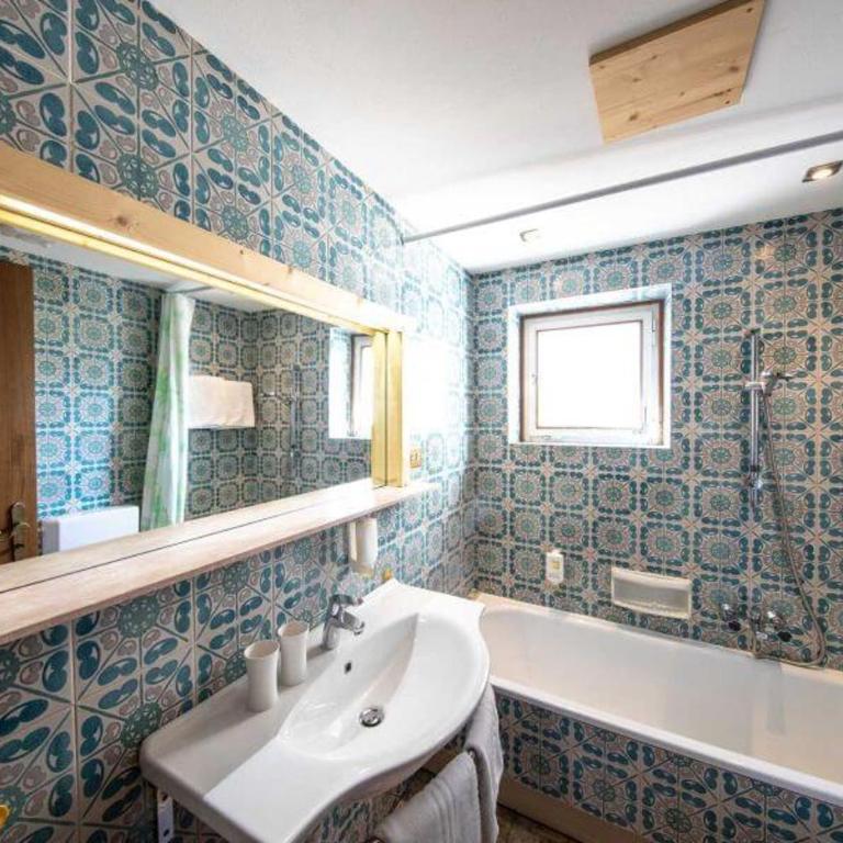 Solaia Hotel & Guesthouse - Camera Matrimoniale con Balcone - 4