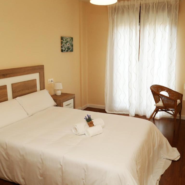 Apartamento Turistico Puente Romano P4 bajo C - Three-Bedroom Apartment - 2