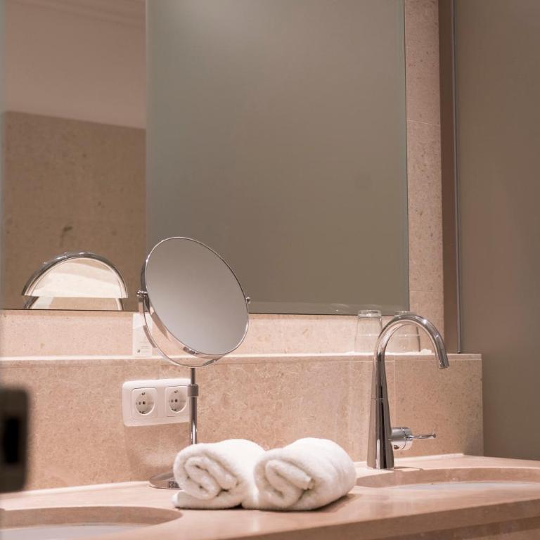 Hotel Hollweger - Standard Doppelzimmer mit Seeblick - 4