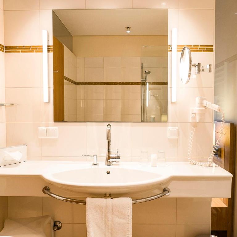Hotel Hollweger - Superior Zimmer mit Seeblick - 5