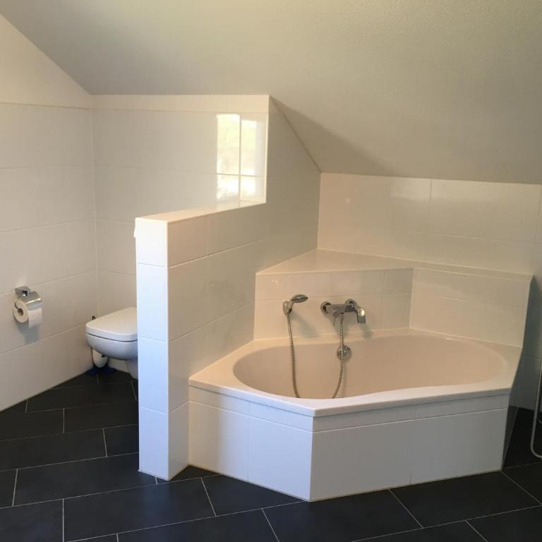 ARLALPIN - Apartment mit 1 Schlafzimmer, Balkon und Bergblick - 42