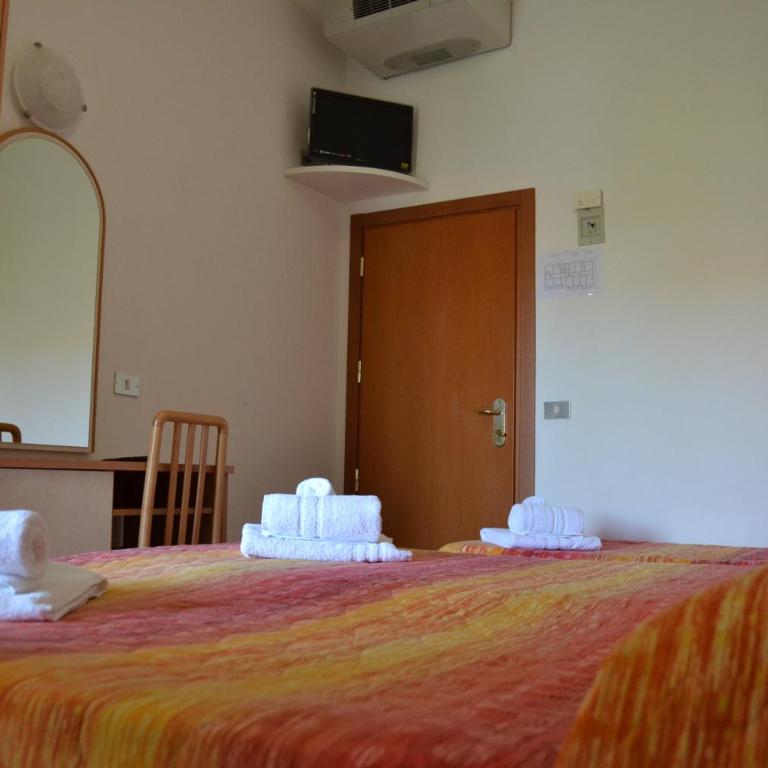 Hotel Apis - Camera Tripla - 4