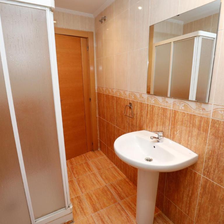 Hostal Conde David - Habitación Individual con baño compartido - 5