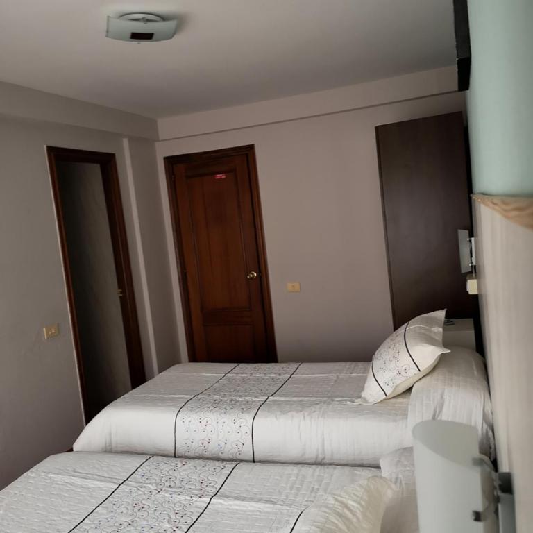 Hostal Campoamor - Habitación Triple - 12