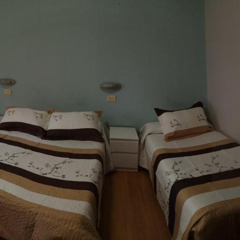 Hostal Campoamor - Habitación Familiar con baño privado - 2
