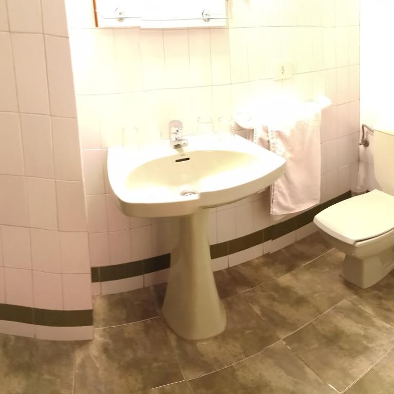 Hostal Campoamor - Habitación Familiar con baño privado - 1
