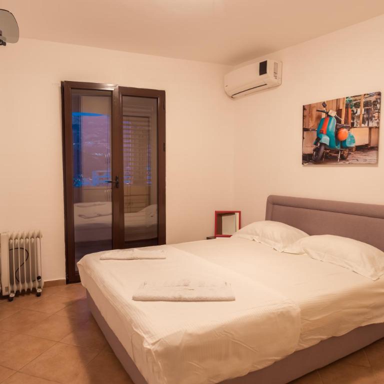 Bologna Apartments - One-Bedroom Apartment - 4