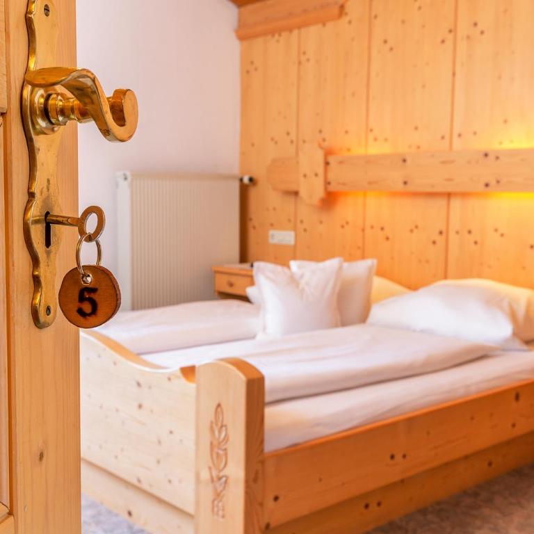 Haus Leiter - Doppelzimmer mit Balkon - 7