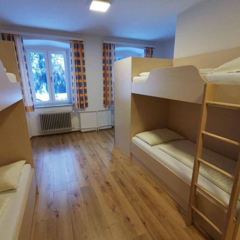 Jugend- und Familiengästehaus Heiligenblut - Bett im Frauenschlafsaal mit 4 Betten - 6