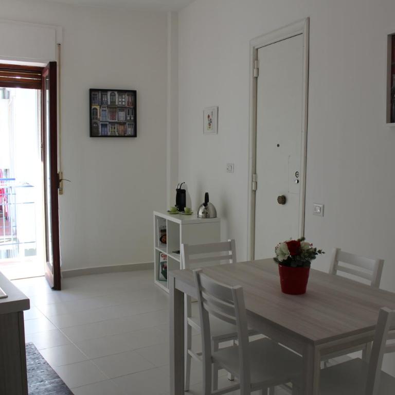 San Vitale House - Camera King Standard - 1