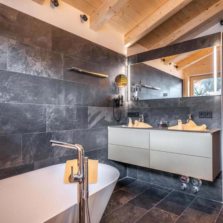The Kaprun Edition - Luxury Chalets & Style Suites - Panorama-Suite mit Tauchbecken - 4