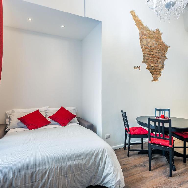Lorenzo de' Medici Family Home - Two-Bedroom Apartment - 36