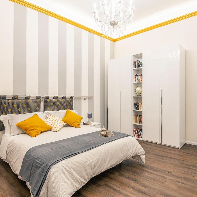 Lorenzo de' Medici Family Home - Two-Bedroom Apartment - 17