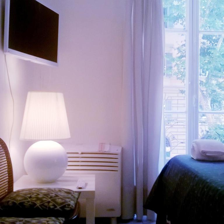 2 Be Home Colosseo - Double Room with Shared Bathroom - 3