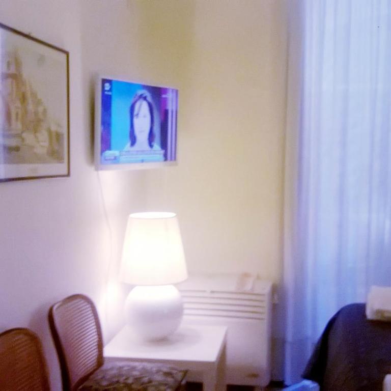 2 Be Home Colosseo - Double Room with Shared Bathroom - 2