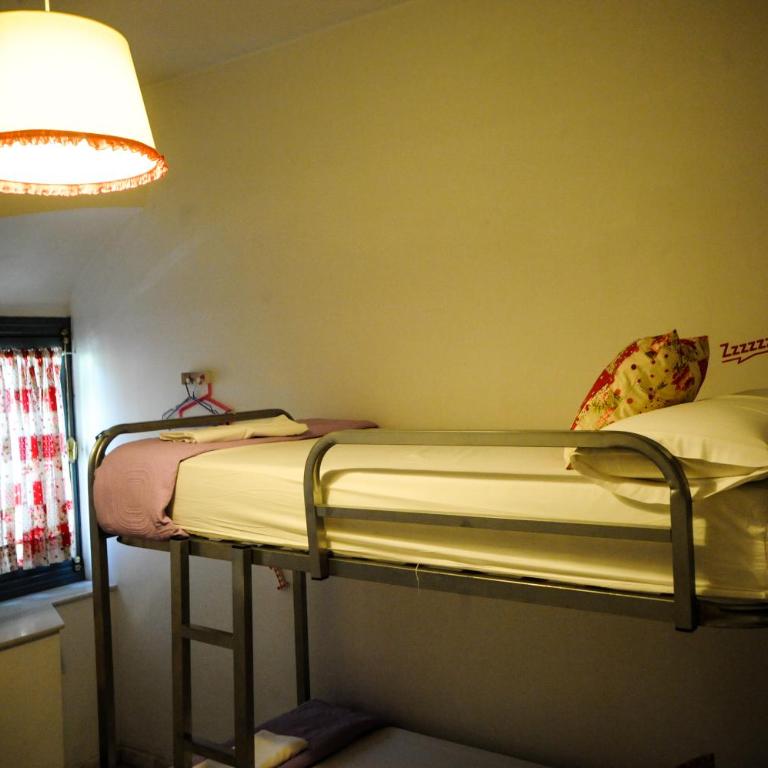 La Flamenka Hostel - Cama en habitación compartida de 4 camas solo para mujeres - 4