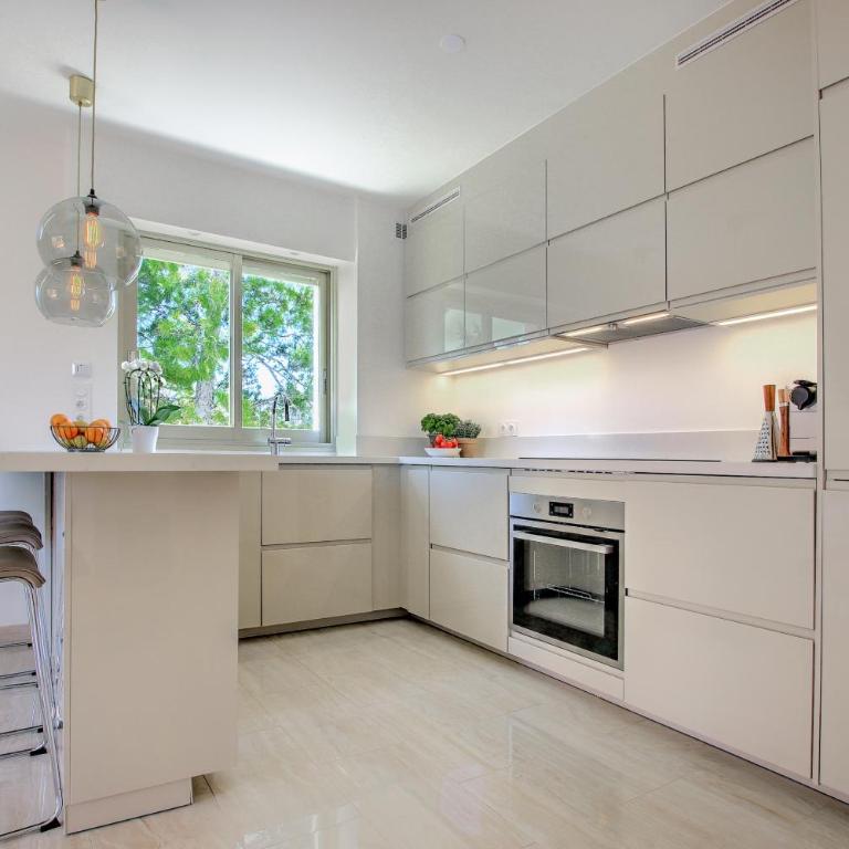 Modern Family Home 5 min to Beach +Pool +Garage - Appartement 1 Chambre - 4