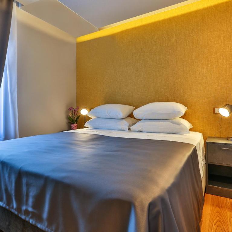 Hotel M - Deluxe Double Room small room - 5