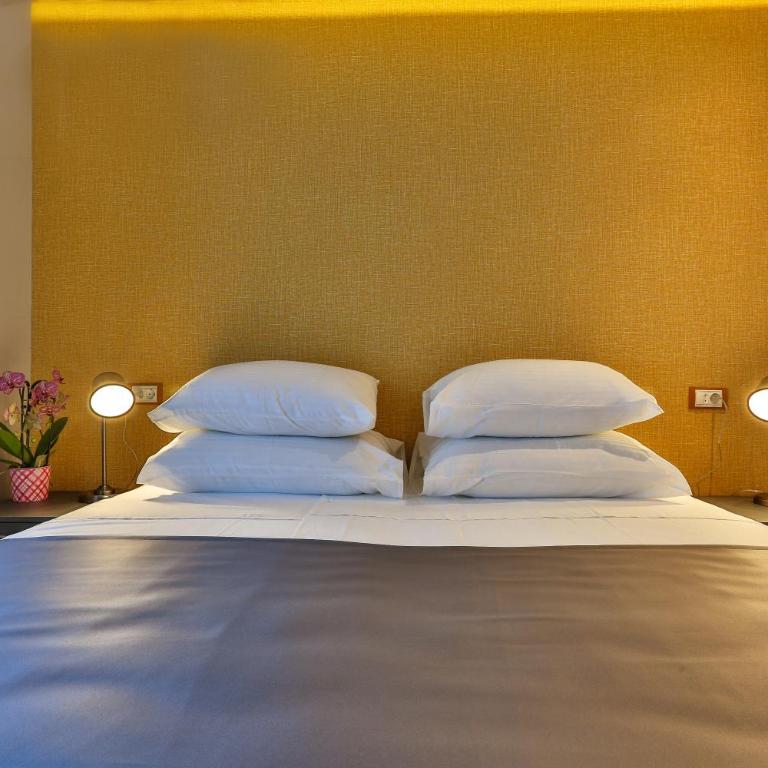 Hotel M - Deluxe Double Room small room - 4