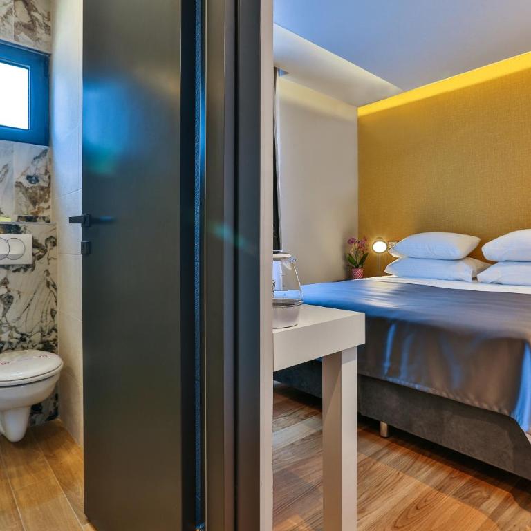 Hotel M - Deluxe Double Room small room - 2