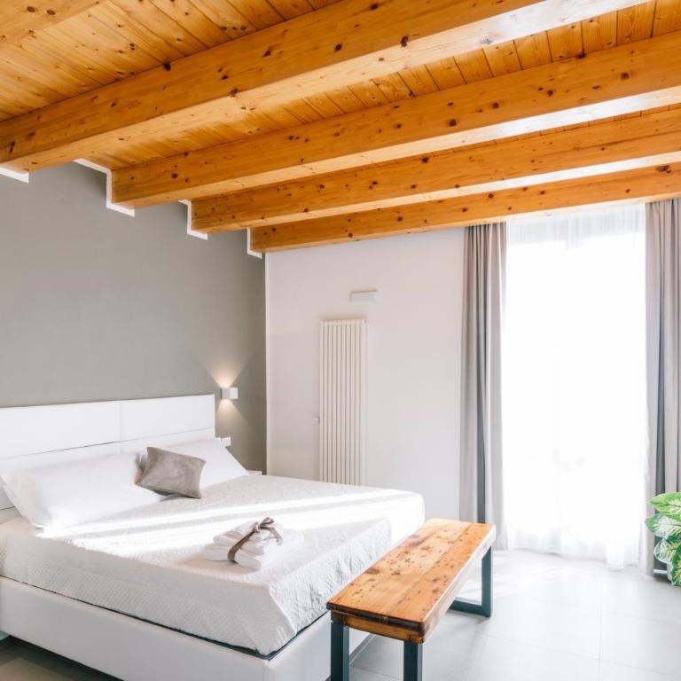 Boutique BnB Dolcevita - Camera Matrimoniale Deluxe con Balcone e Vista Mare - 3