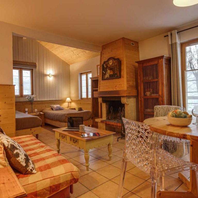 Mountain Lodge in Alps-chez Philippe, Panoramic-Village, Renting, view over Glaciers - Chalet BOUQUETIN n°4 Two bedroom with private terrace and glacier view - 3