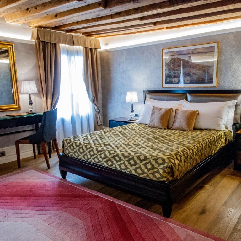 EGO' Residence Venice - Camera Matrimoniale Deluxe con Letto Supplementare e Vista Canale San Salvador. - 5
